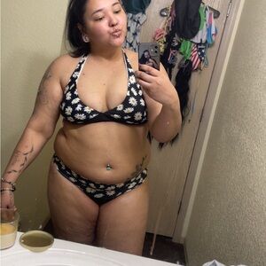 Black Daisy Print Women’s Bikini Set